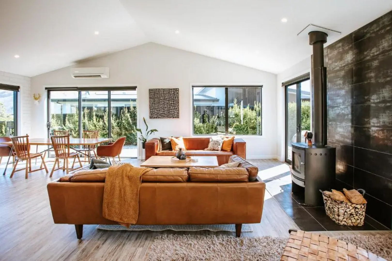 Minaret Ridge - Sleeps 8 - Mountain Views