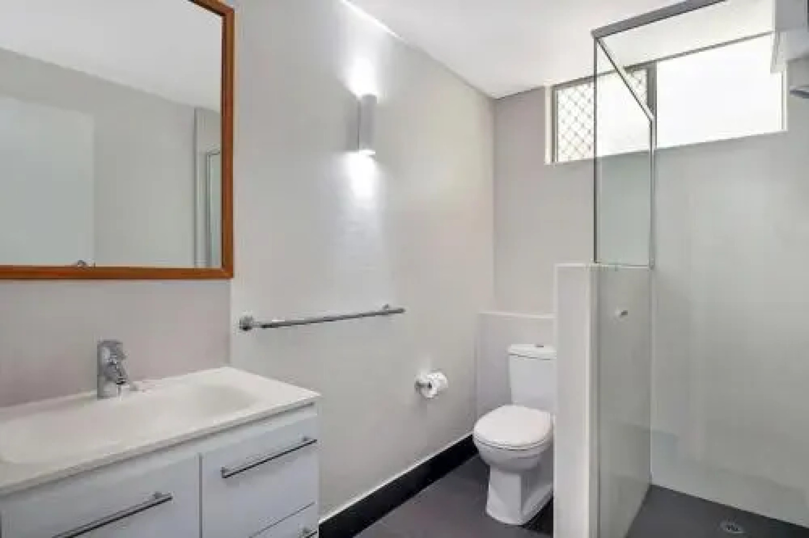 Beachcomber Unit 4,- Beachside Unit -