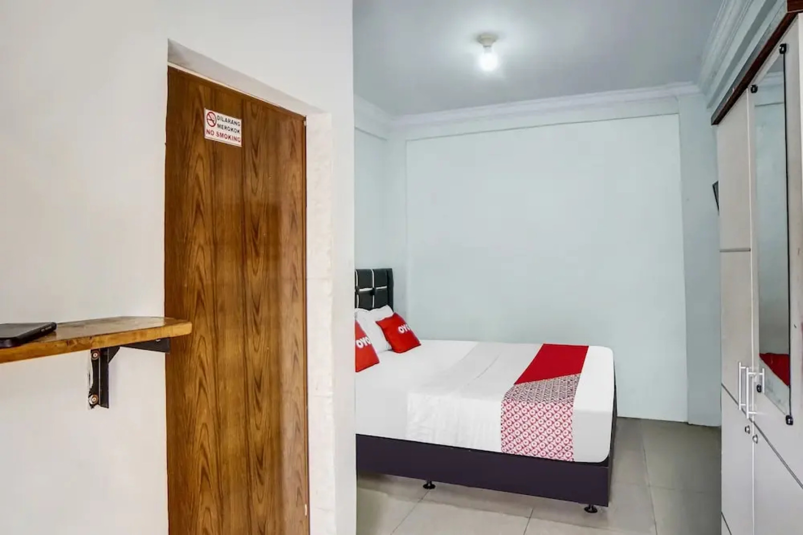 RedDoorz near Plaza Medan Fair