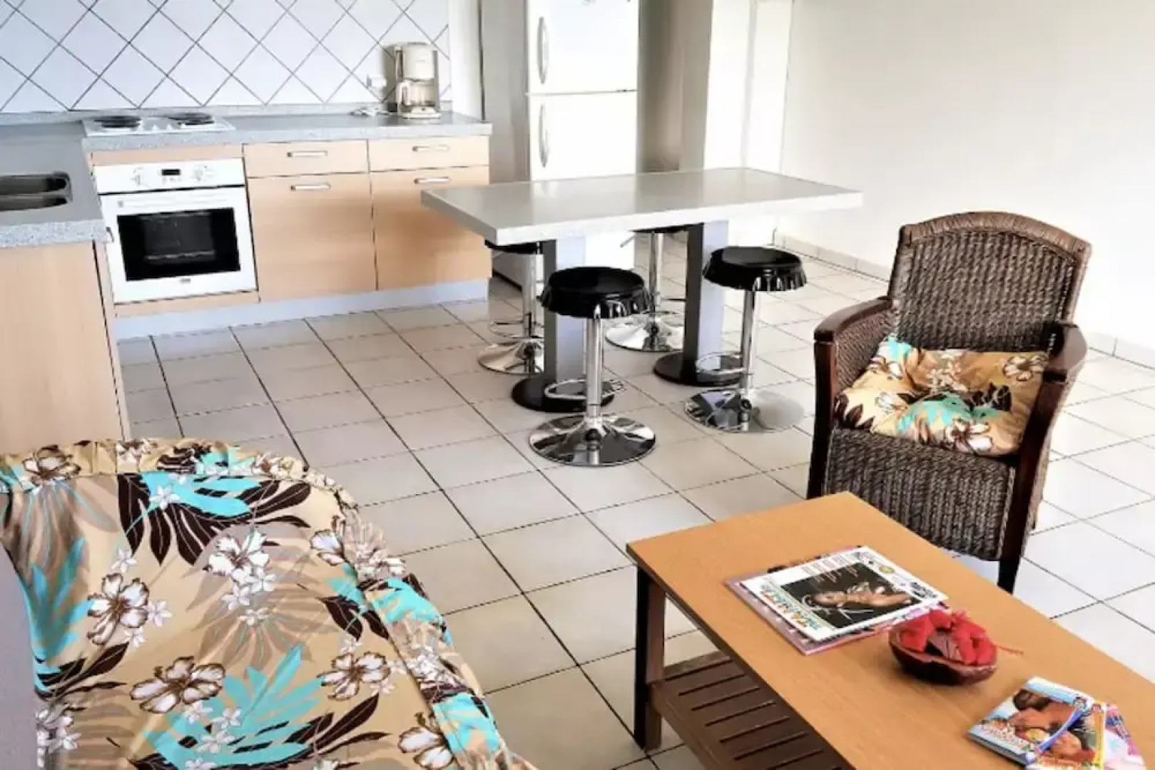 F2 Manureva Iti Apartment 1