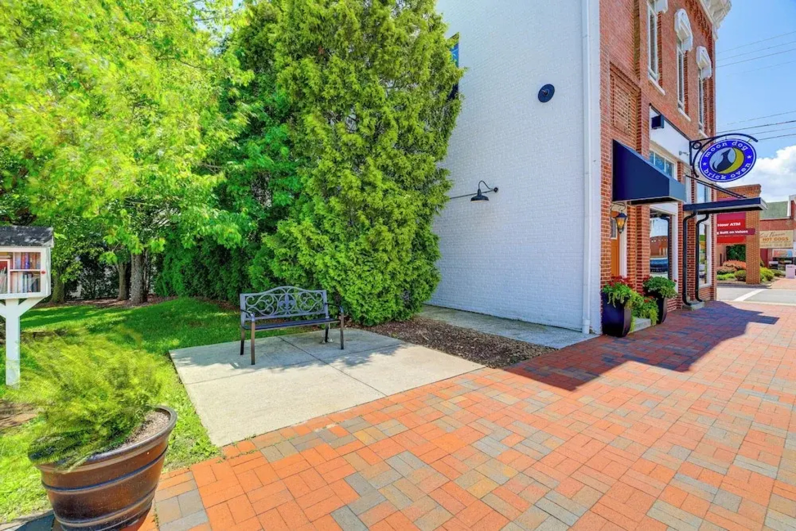 Walkable Wytheville Loft on Main Street!