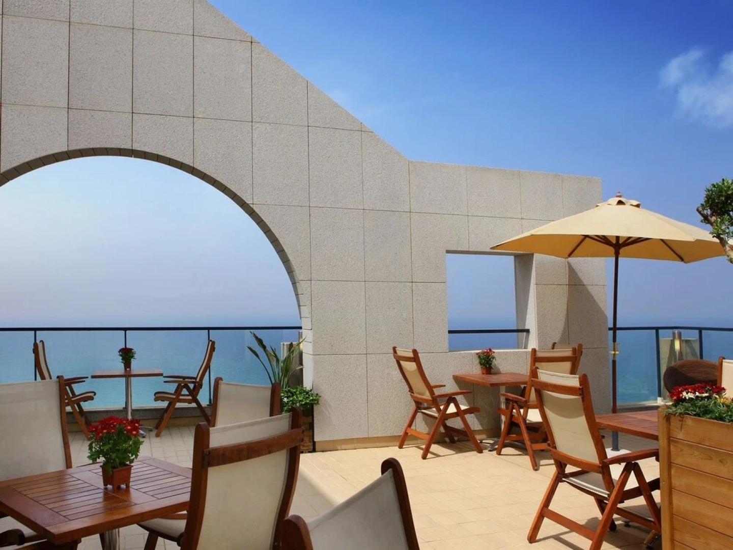 Raouche Arjaan by Rotana Hotel