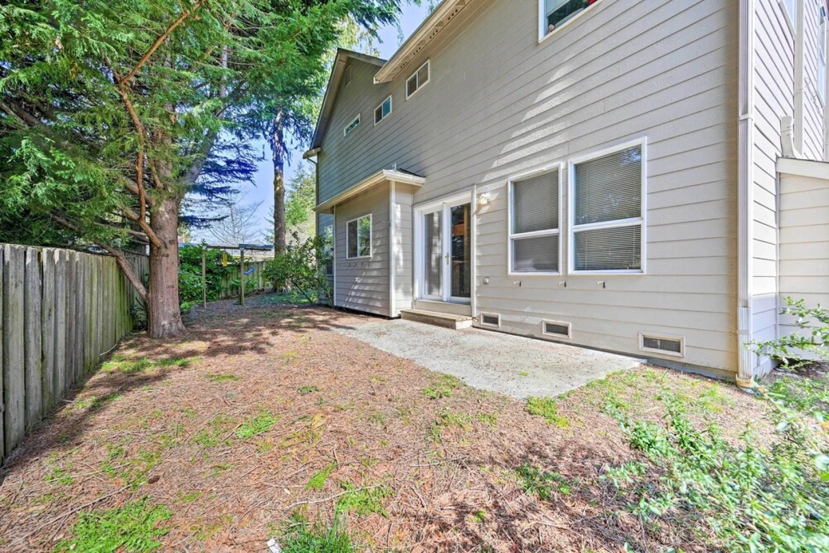 Welcoming Edmonds Vacation Rental w/ Fireplace!