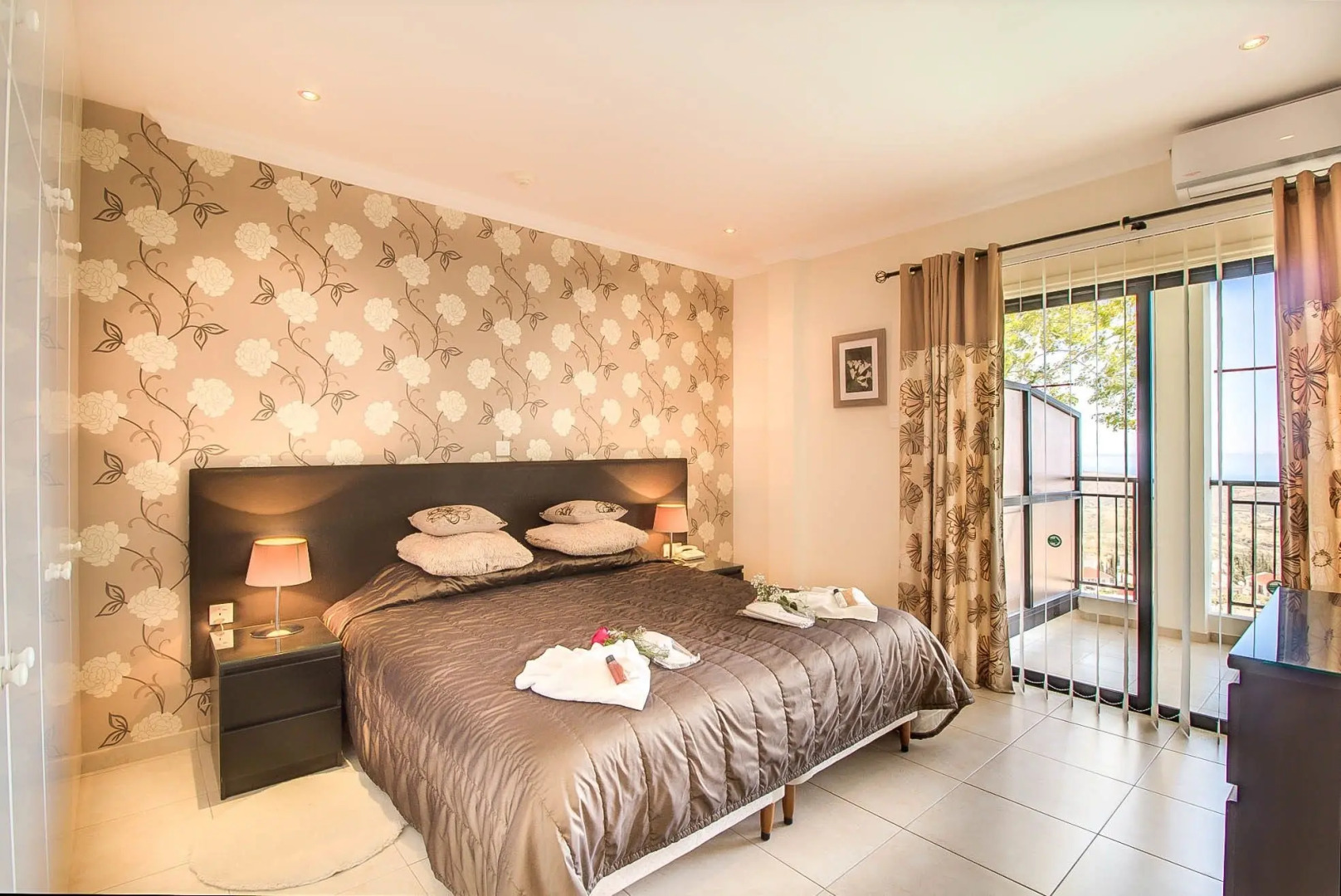 Hill View Restaurant & Apartments