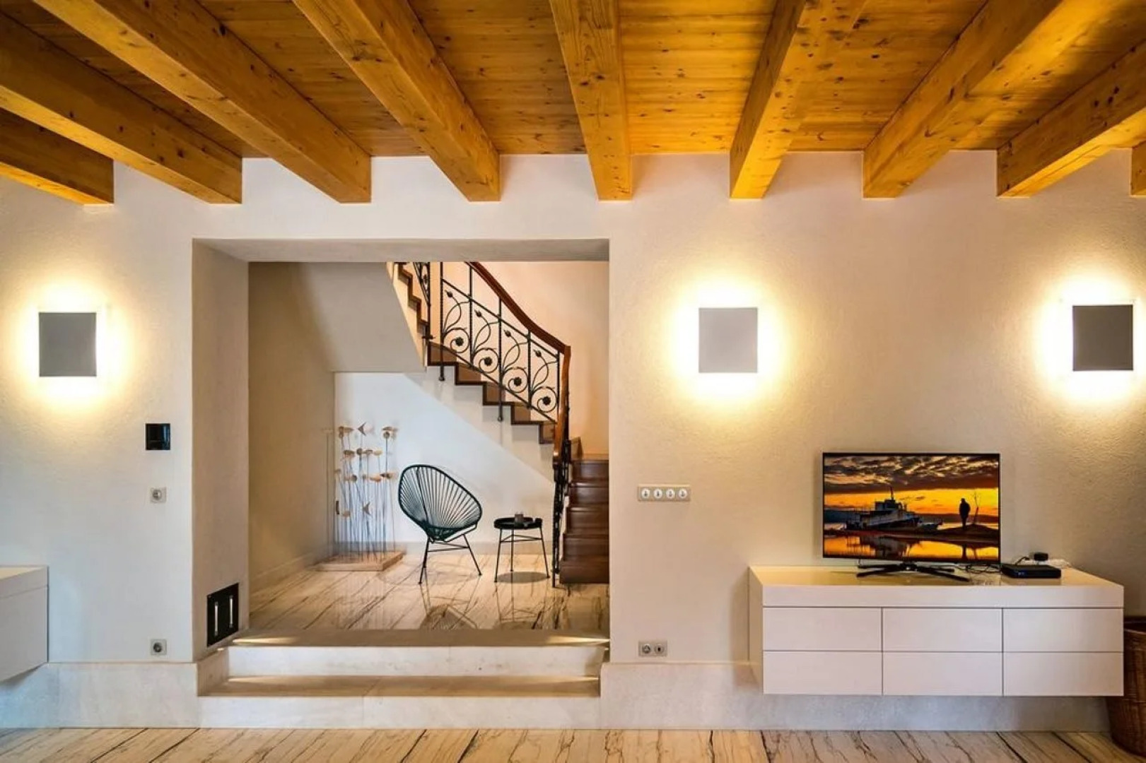 Beachfront Villa Mediteran