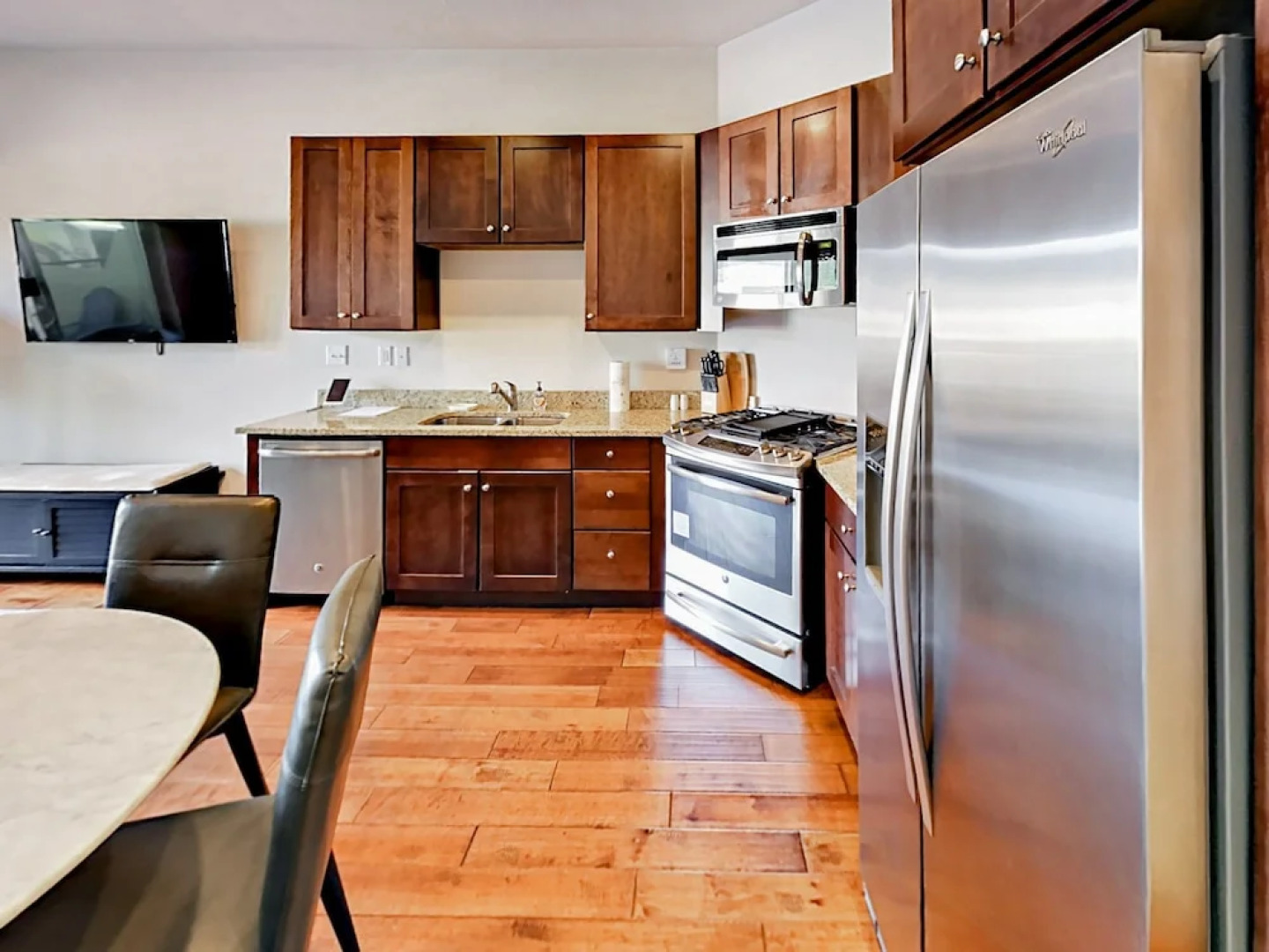 2BR Hot Tub Condo in Newpark by RedAwning