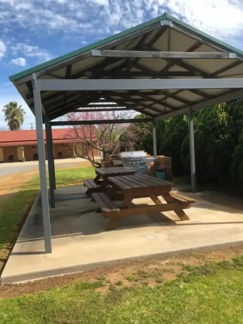 Finley Palm Motor Inn