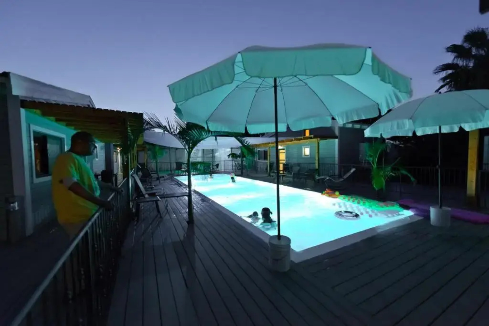 Somewhere - Chalets in the Arava