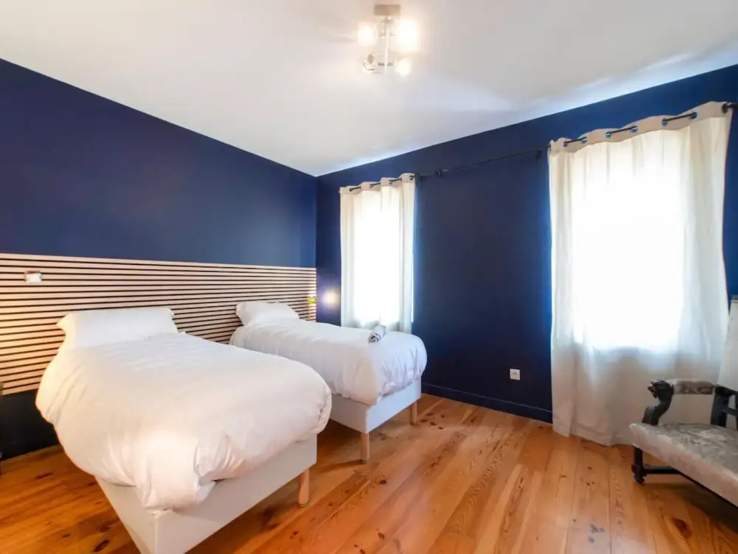 Mansion With Swimming Pool