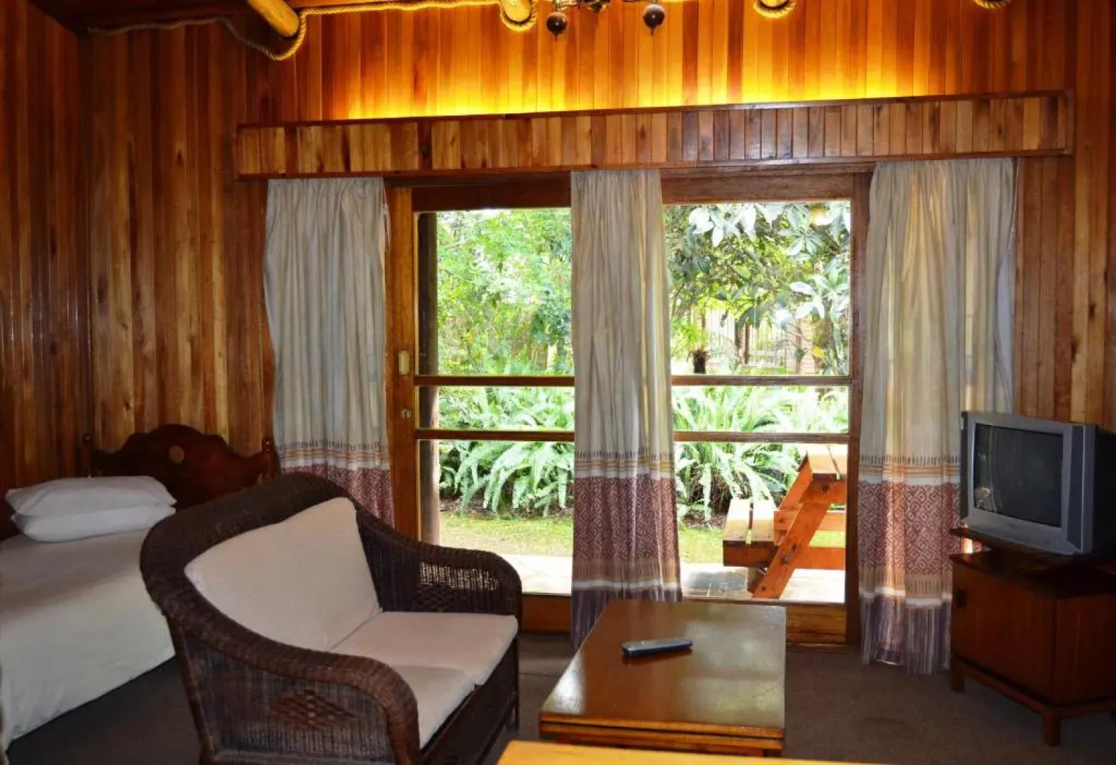 Log Cabin & Settlers Village