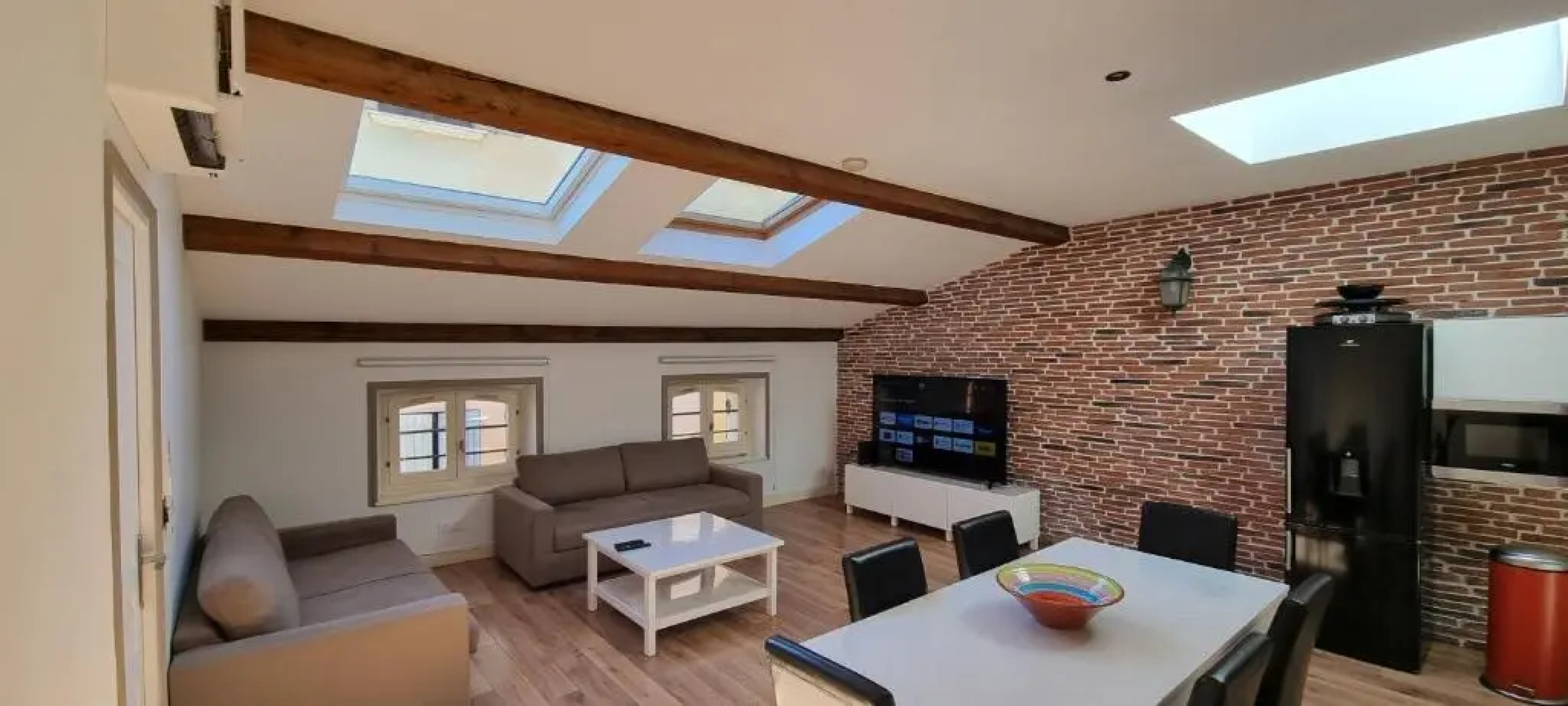 Chambre d'Hôtes sde, wc privé climatisé dans loft 80m2 Espace commun avec les habitants Salon et cuisine