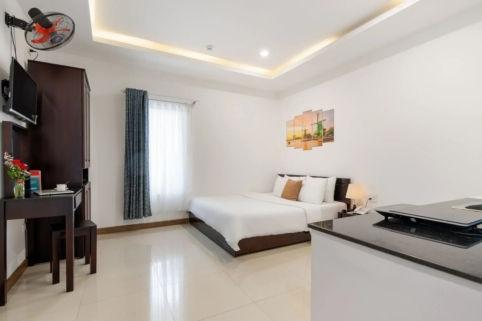 Phuong Dong Hotel & Apartment