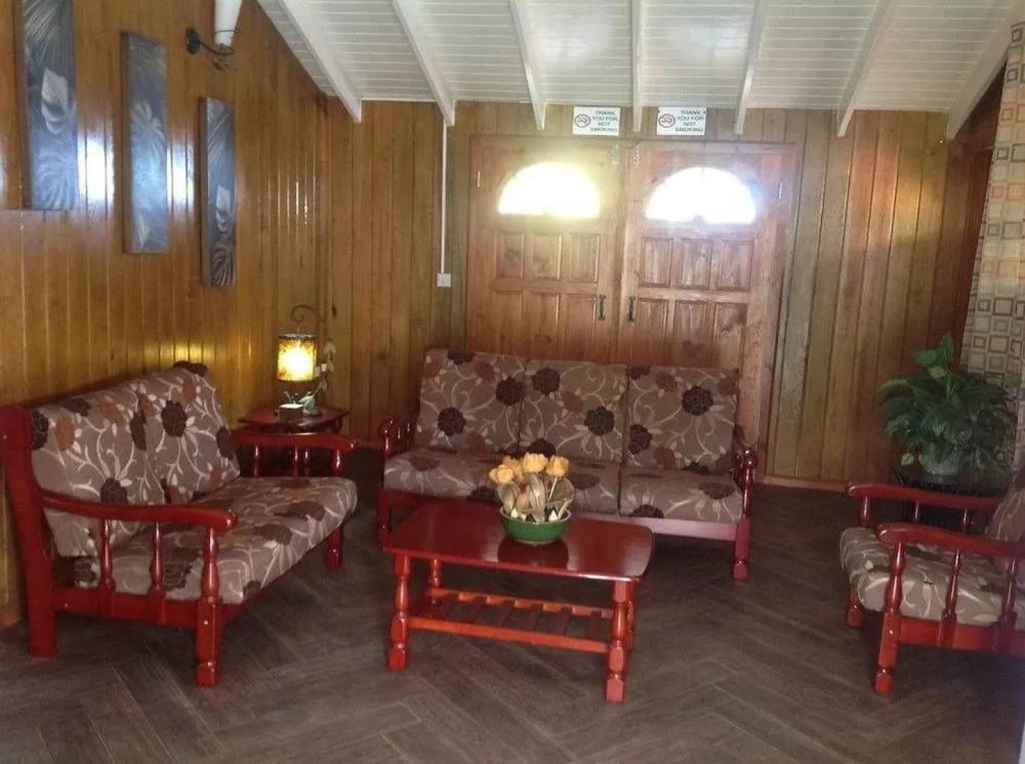 Rainbow Beach Apartments & Rooms