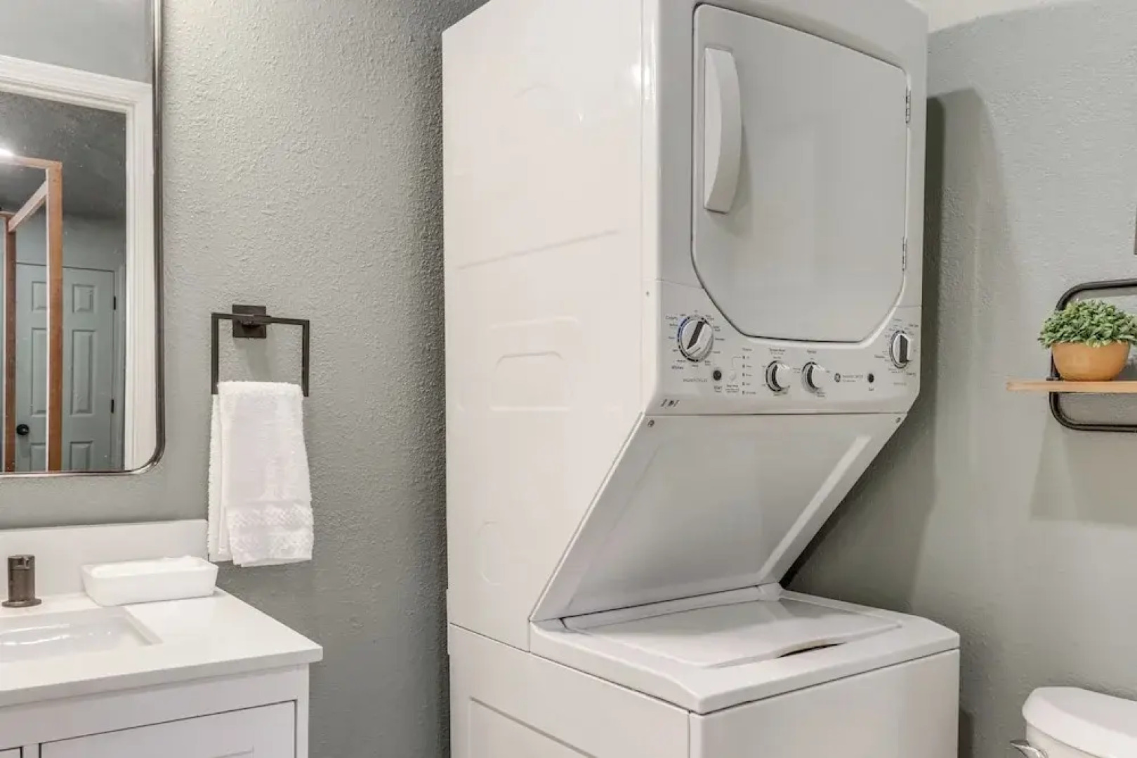 Walk to Table Rock Lake: Updated Cabin w/ Deck!