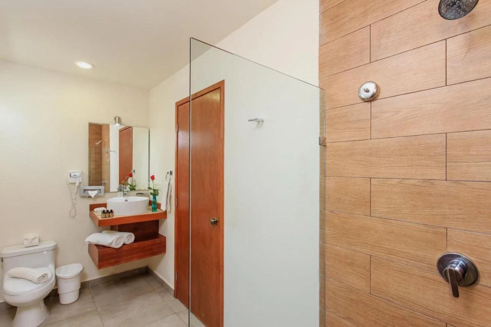 Aquastar Hotel & Apartments