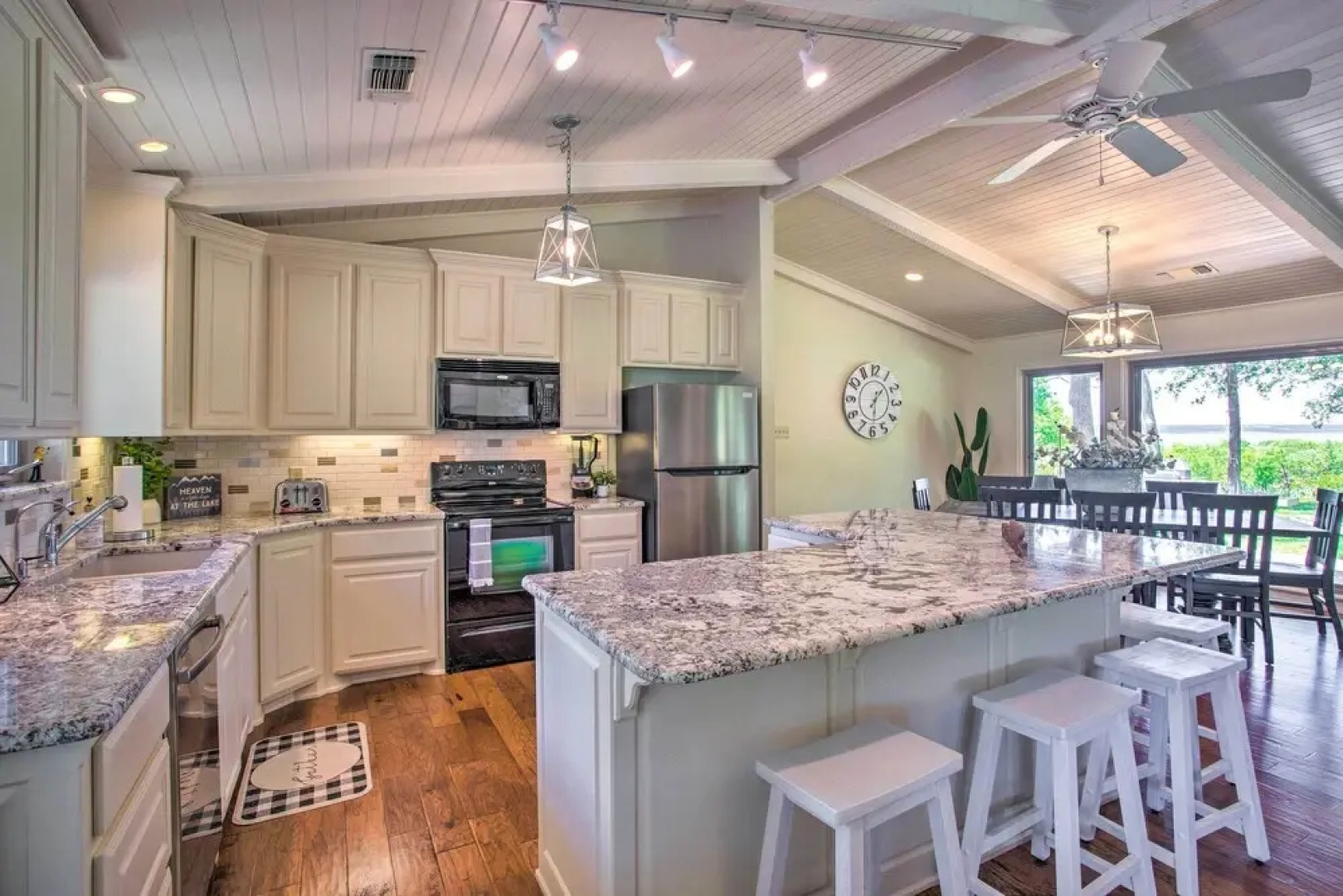 Lake View Tangled at Texoma Home w/ Hot Tub!