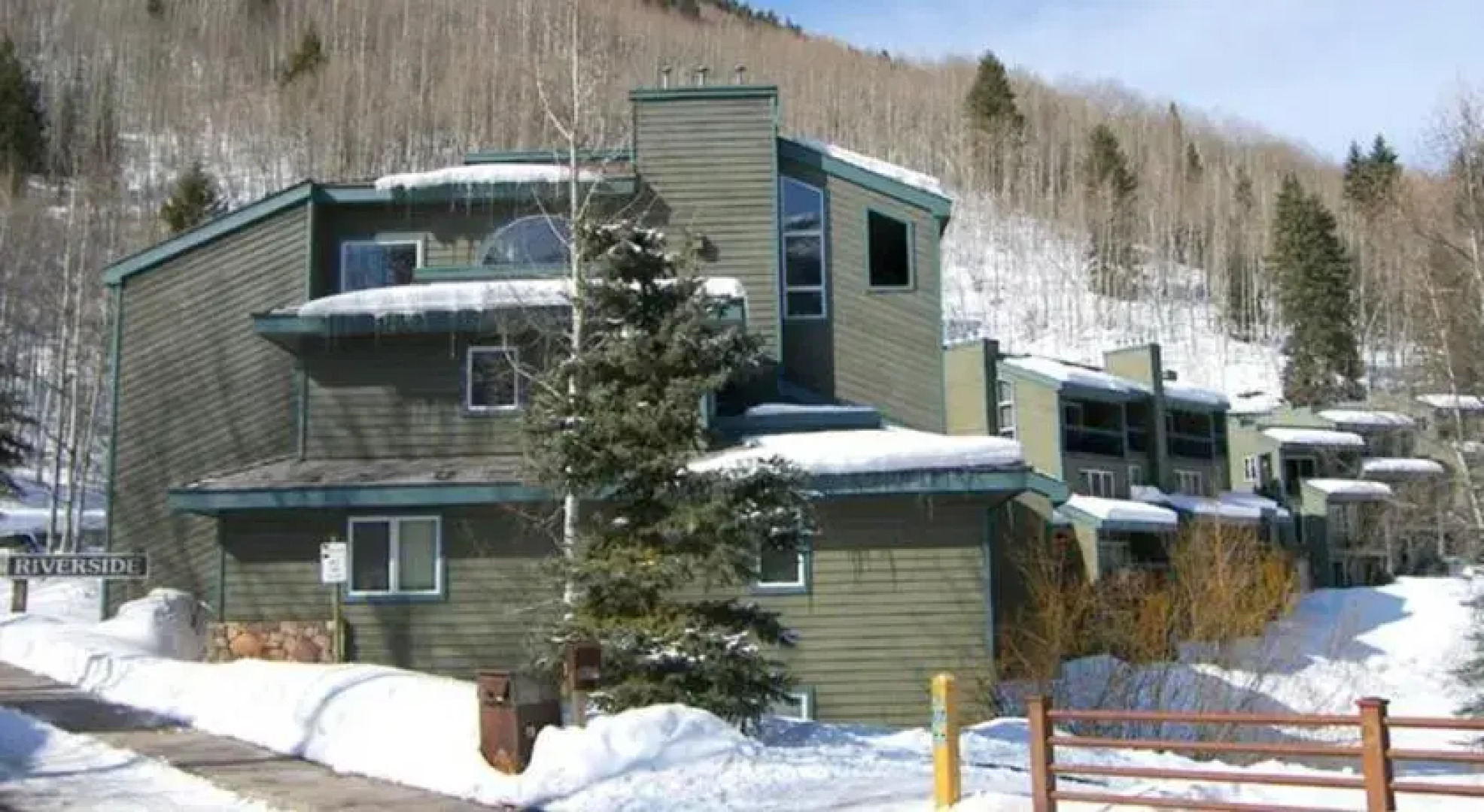 RedAwning Riverside Condos #C202