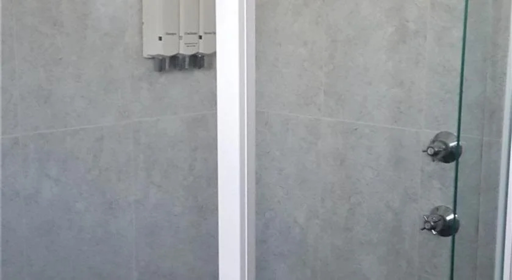 Hibiscus Lakeside Motel