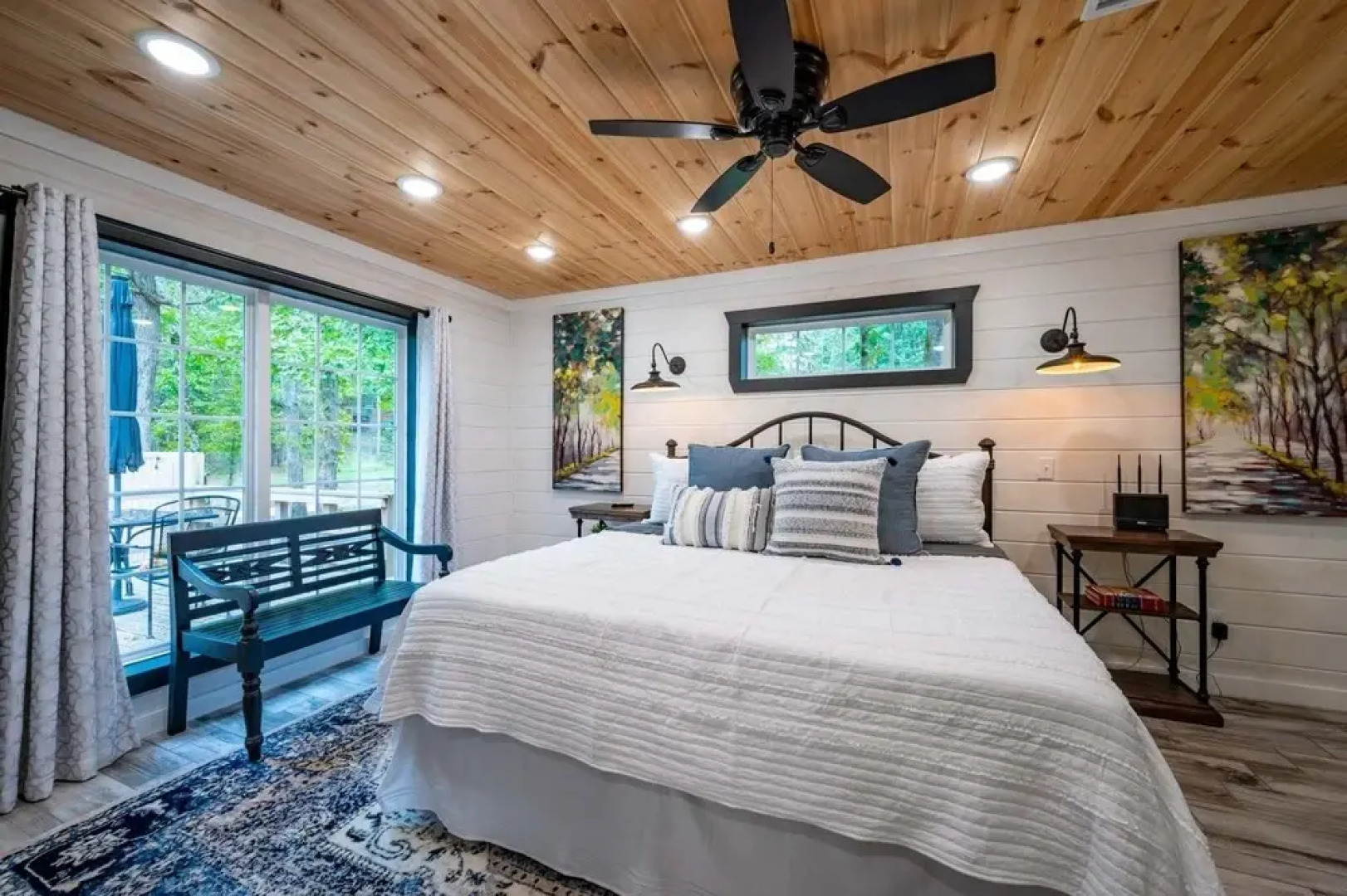 Sugar Hill Newly Remodeled includes Fully Supplied Kitchen and Hot Tub by RedAwning