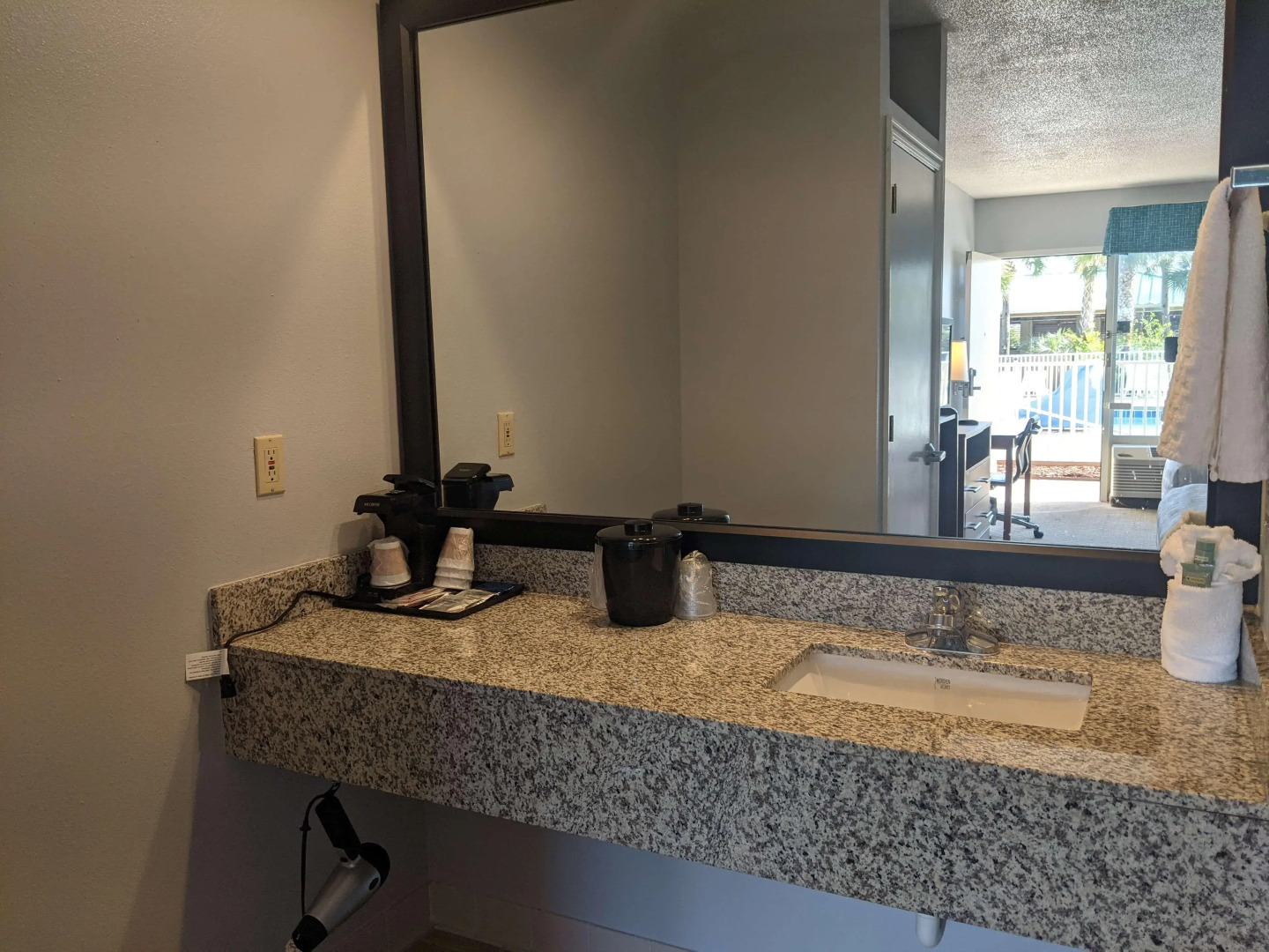 Best Western Navarre Waterfront