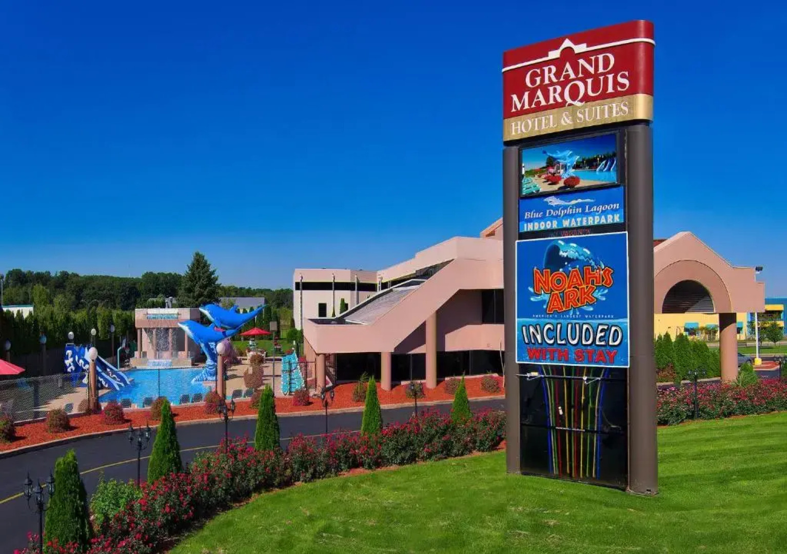 Grand Marquis Waterpark Hotel & Suites