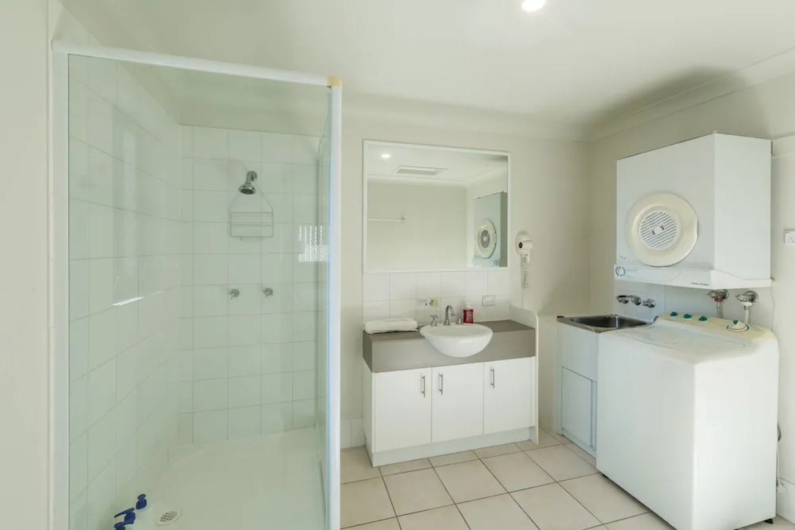 Airtrip Apartment on Russell St