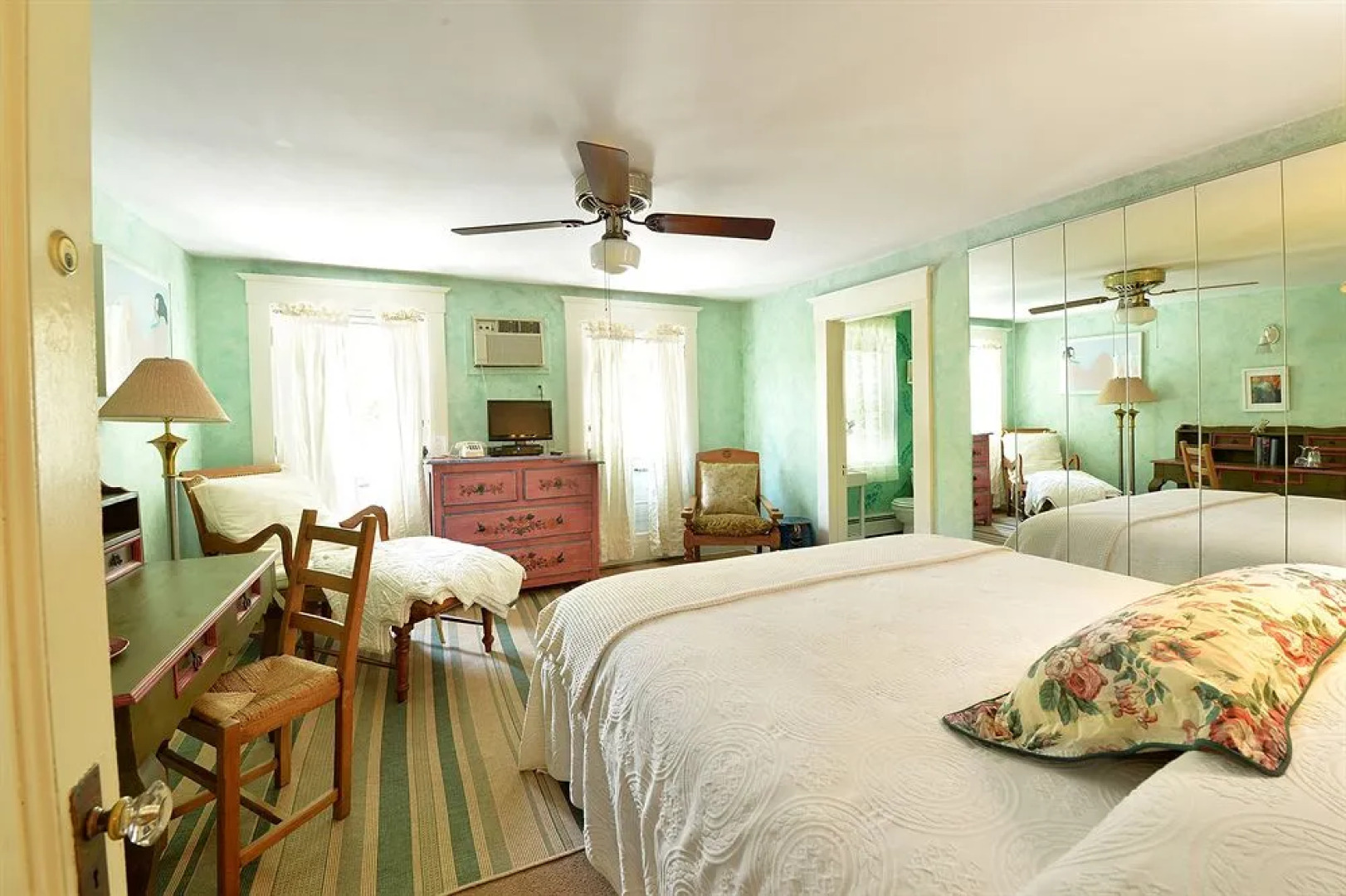 Village Latch Inn Hotel