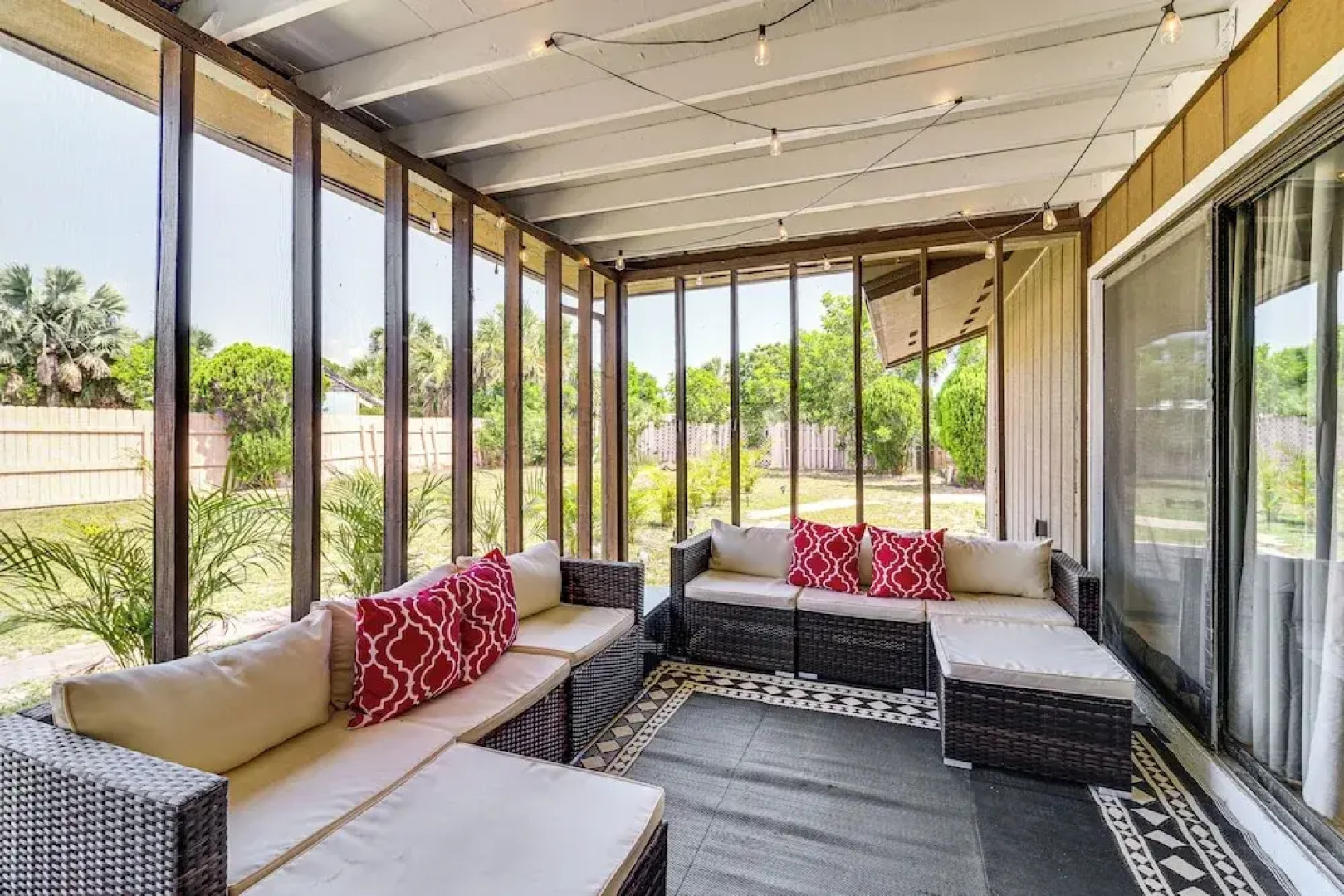 Walk to Beach & Eats: Modern Indialantic Apt