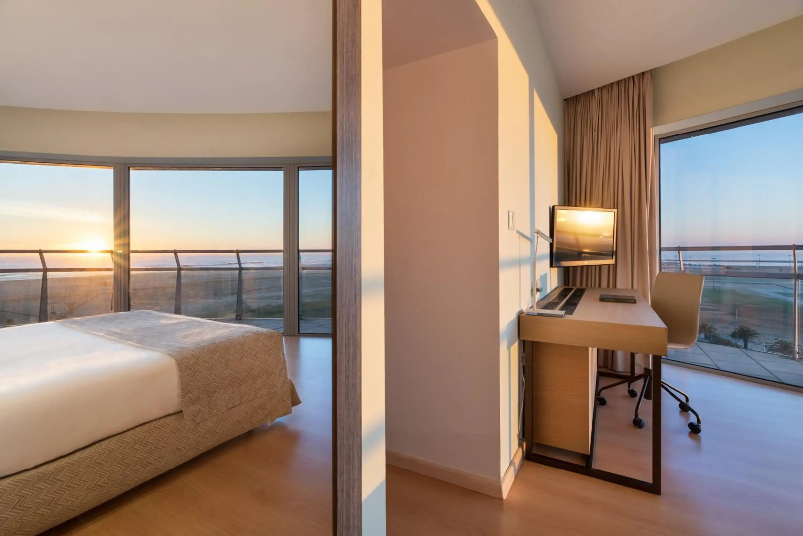 Eurostars Oasis Plaza Hotel