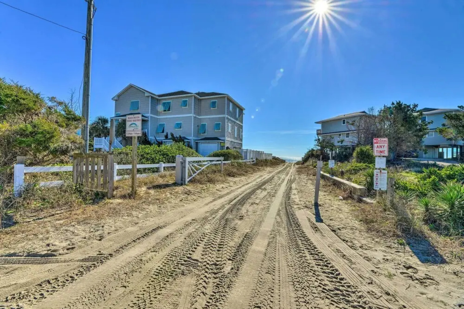'west of the Moon' Ocean Apt w/ Beach Access!