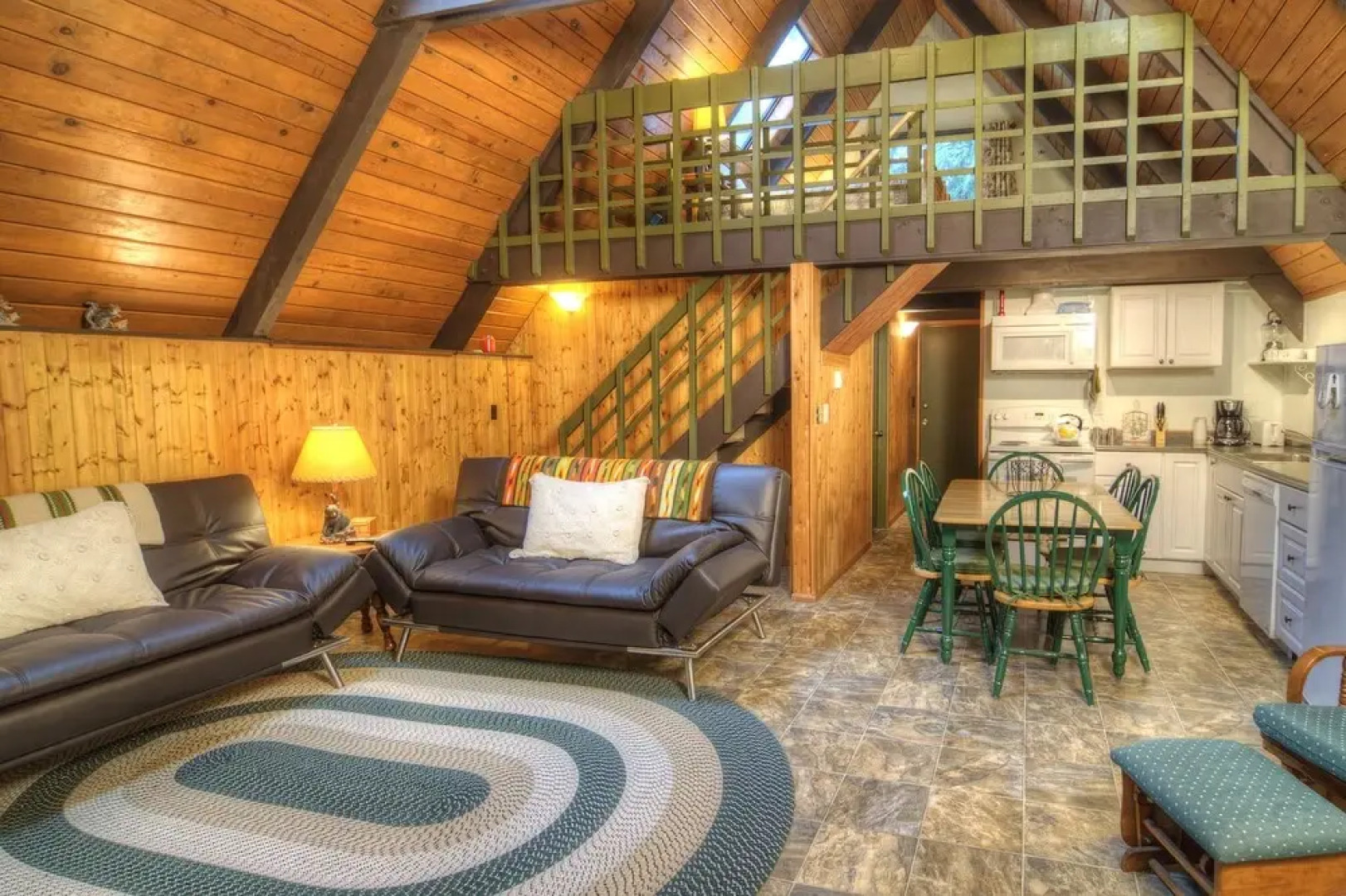 Cedarwood Grove - Two Bedroom Cabin with Hot Tub