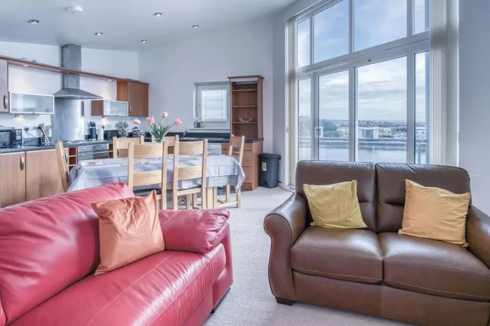 The Penthouse - 3 Bedroom Apartment - Llanelli