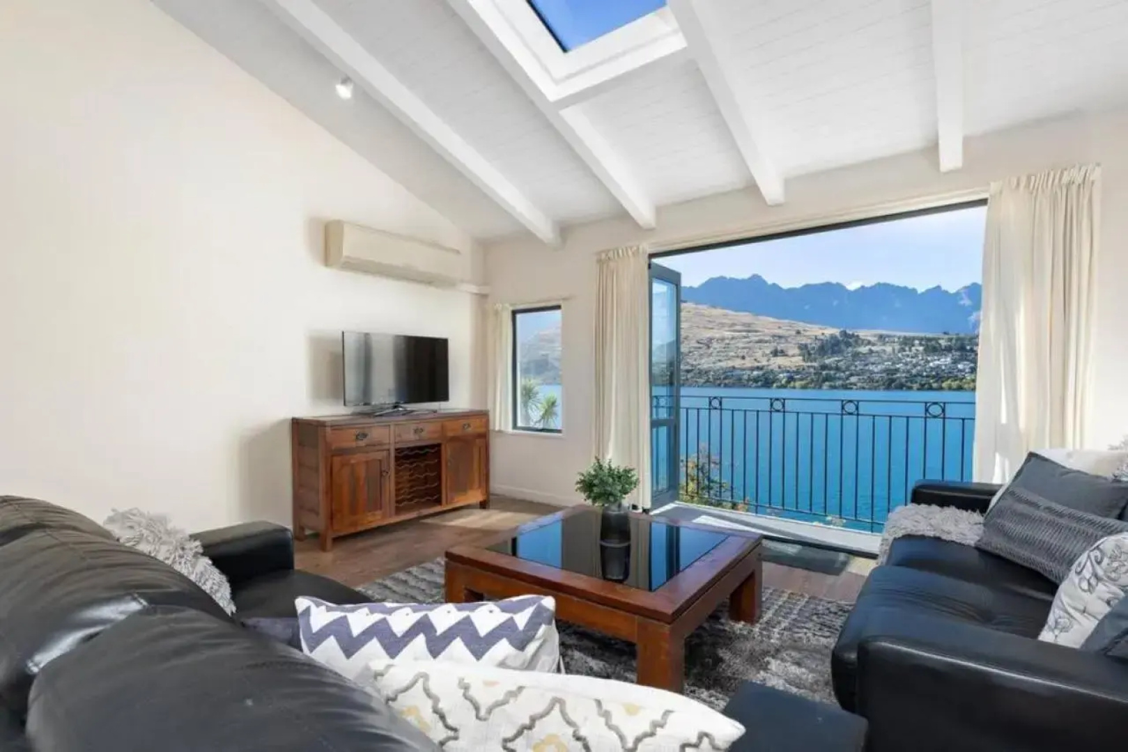 255 on The Lake - Lakefront Views and Close to Town