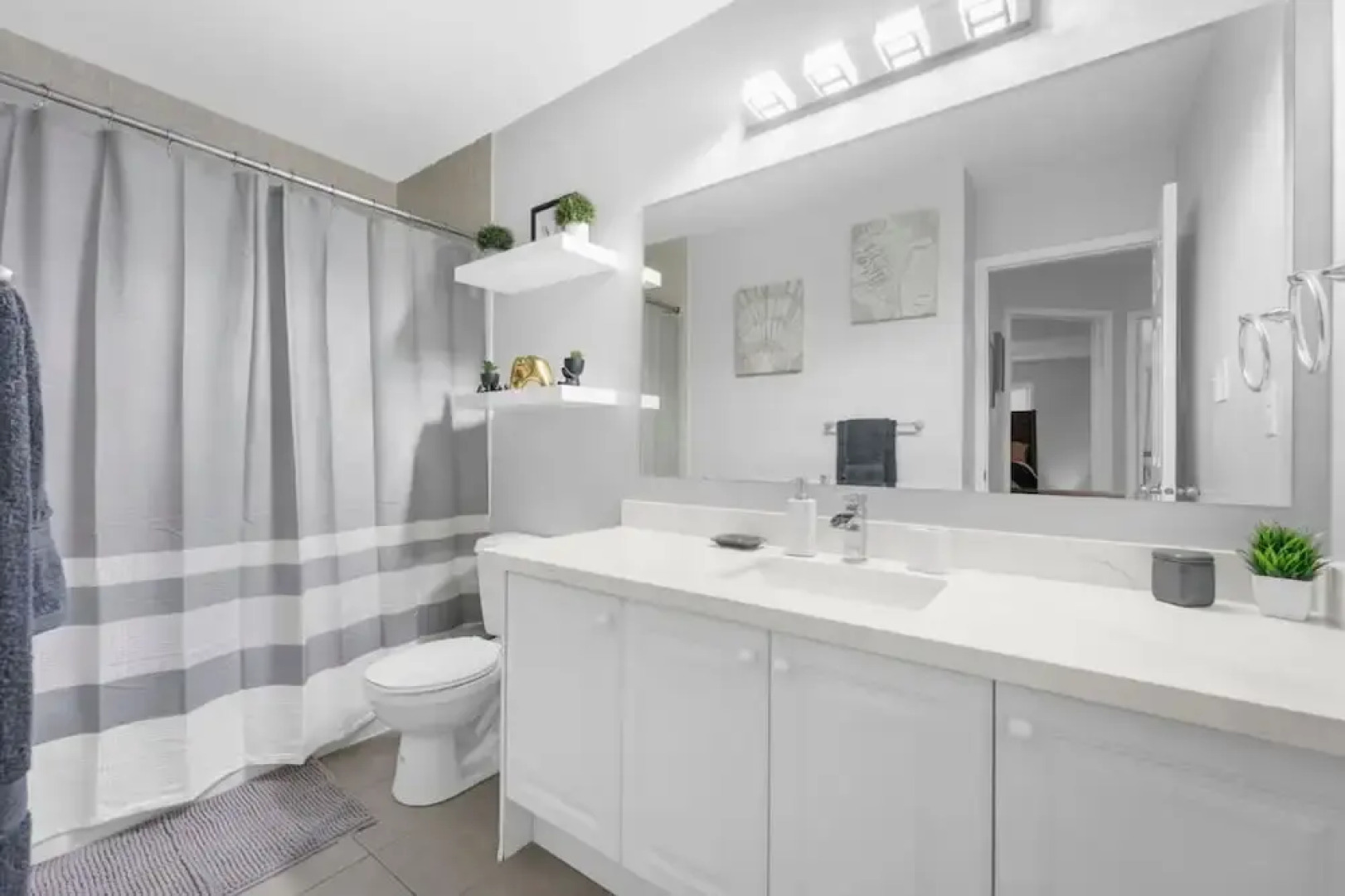 Chic 2BR House Newly Renovated Central Spot