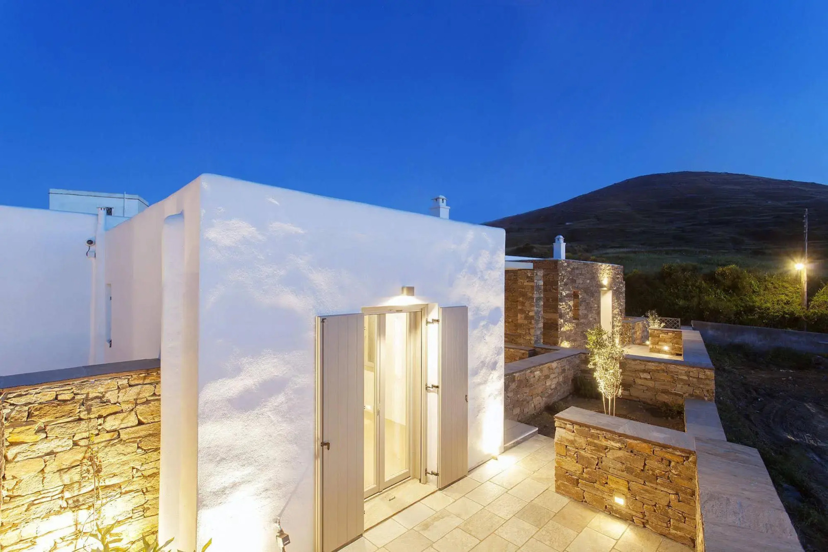 White Tinos Luxury Suites