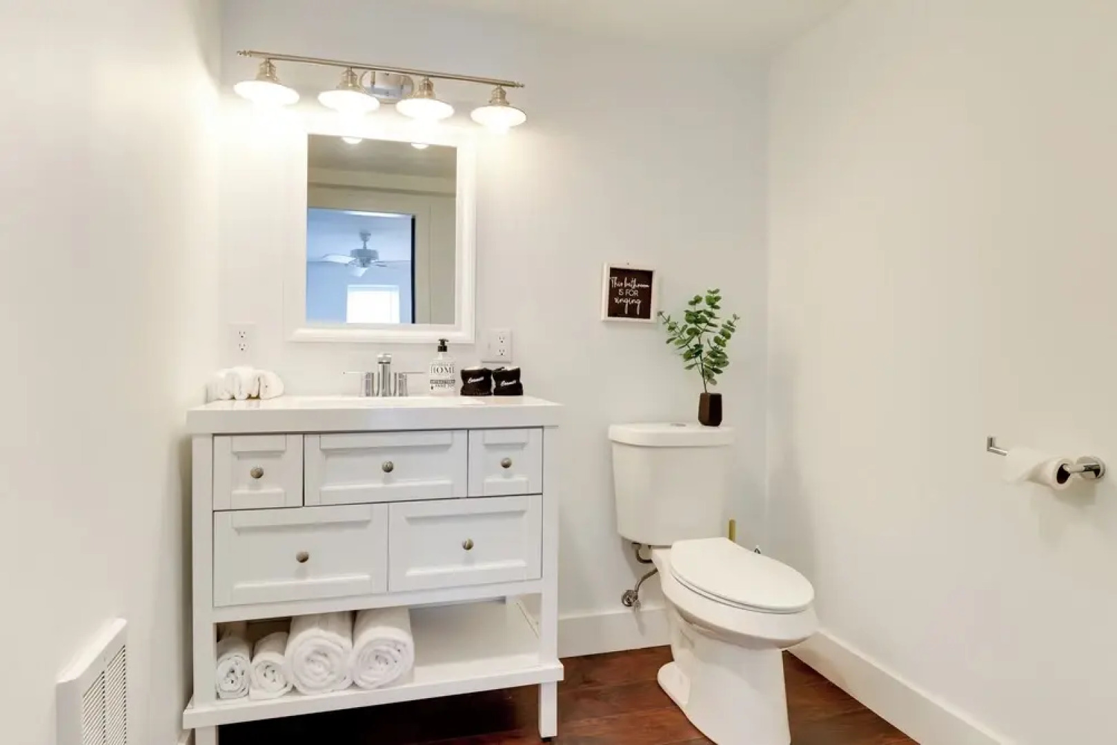 Walkable Studio on Historic Hammondsport Property!