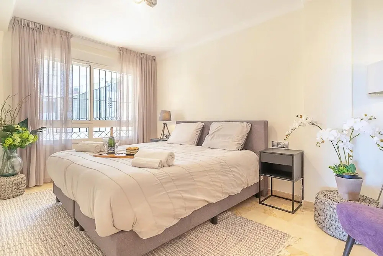 Apt Mairena Forest sea View & Pool