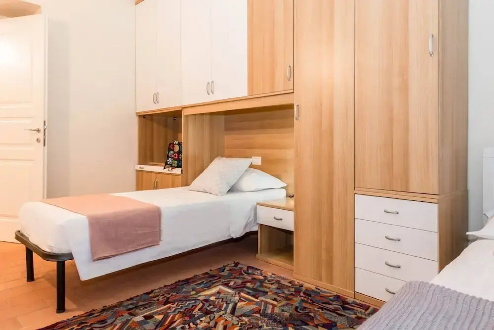 JOIVY Como Pool & Lake