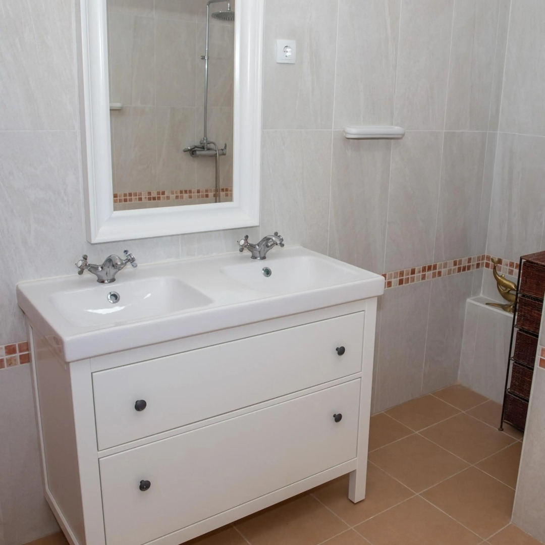 Casa Mari - fabulous semi-detached villa with swimming pool, tennis court and huge gardens