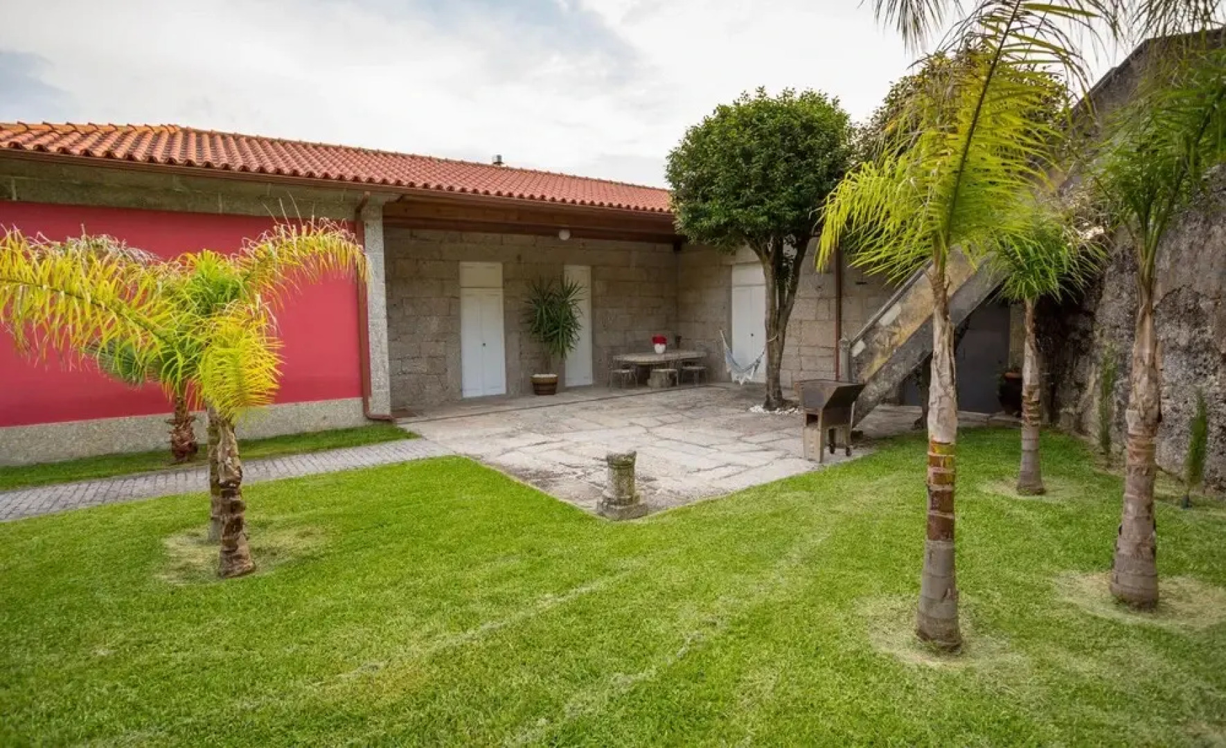 Villa with 3 bedrooms in Sobradelo da Goma with wonderful mountain view private pool enclosed garden 60 km from the beach