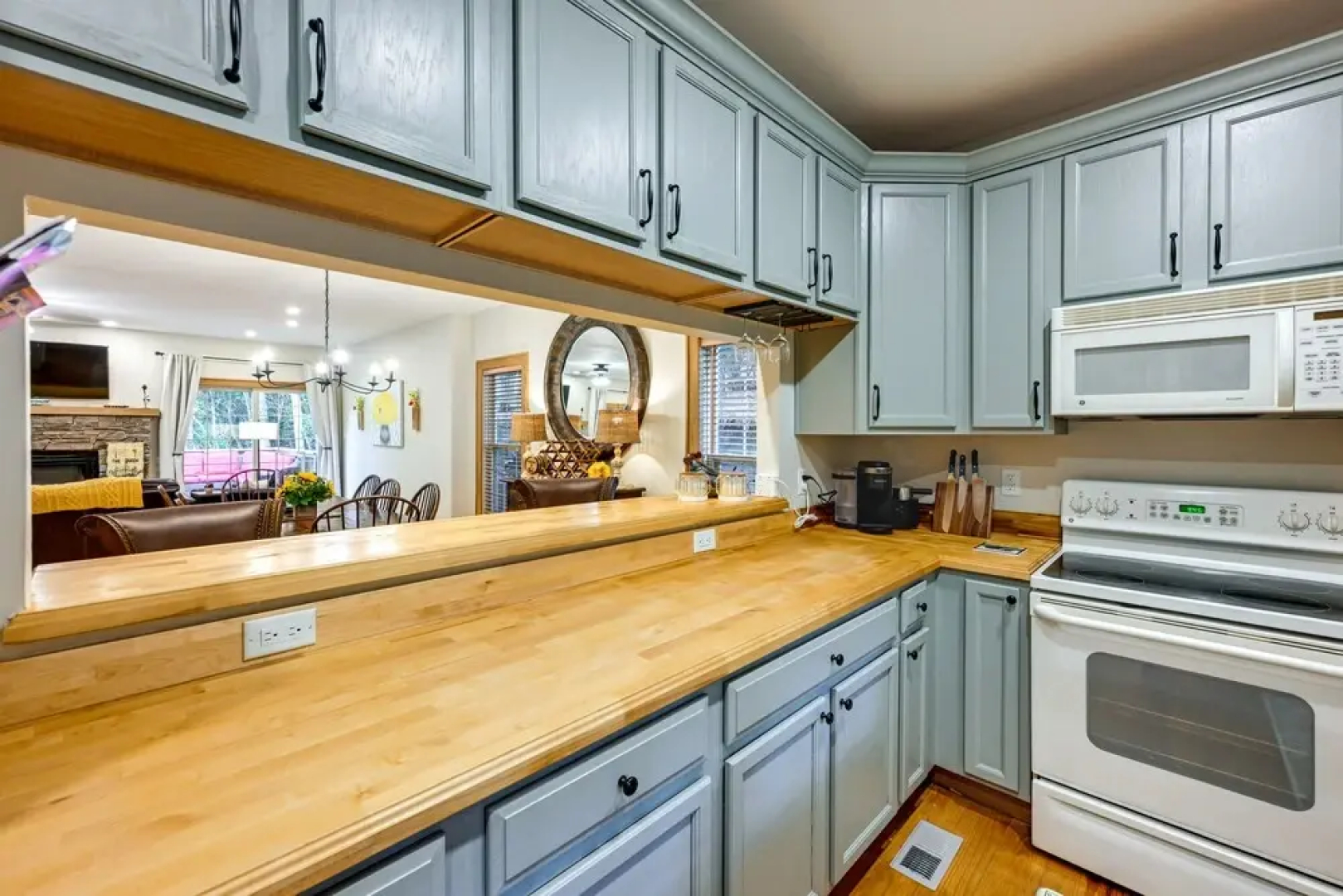 Sapphire Retreat Near Lakes, Trails & Waterfalls!