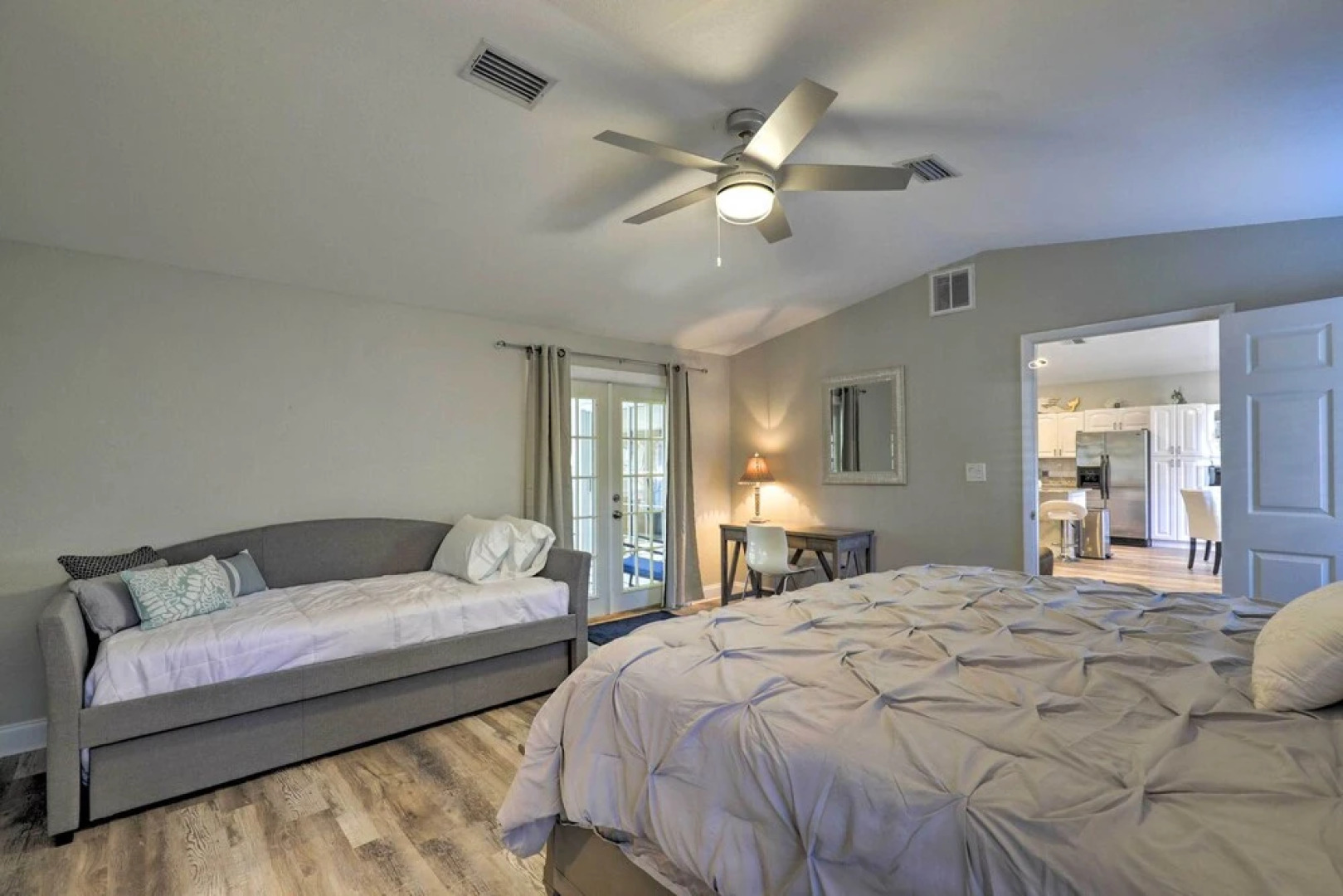 Near Beaches & Dining: Palm Harbor Gem w/ Pool