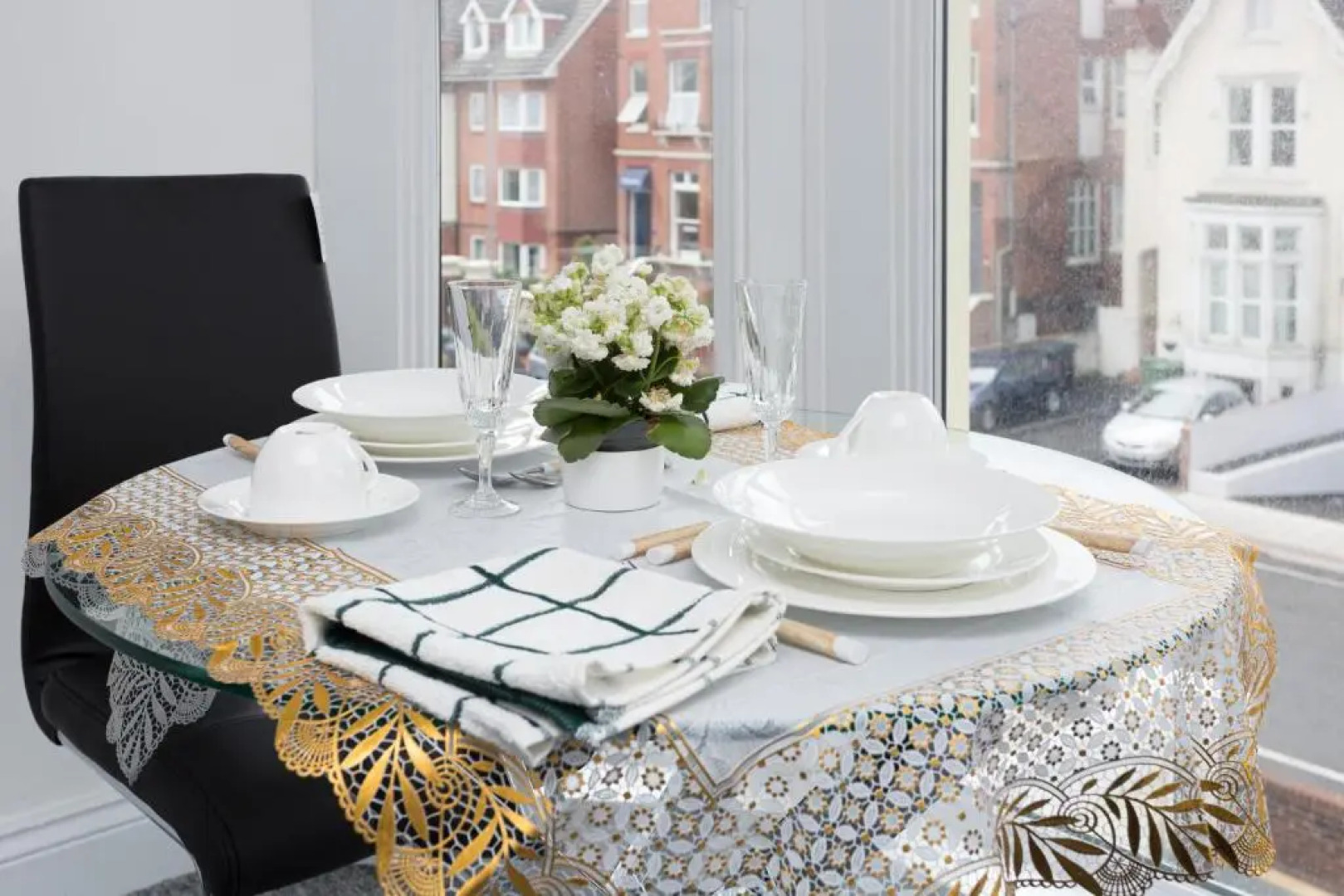 Luxury Granada Apartments - 1 & 2 bed FLATS Perfect for Contractors, Family, Students near Seafront