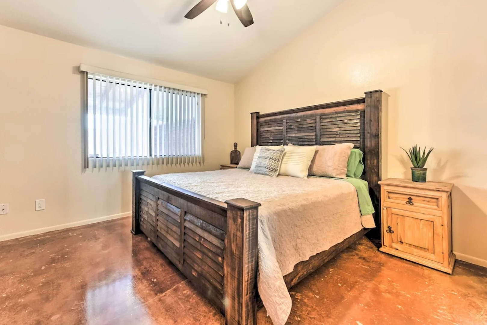 Family Home - Walk to Golf Course & Park