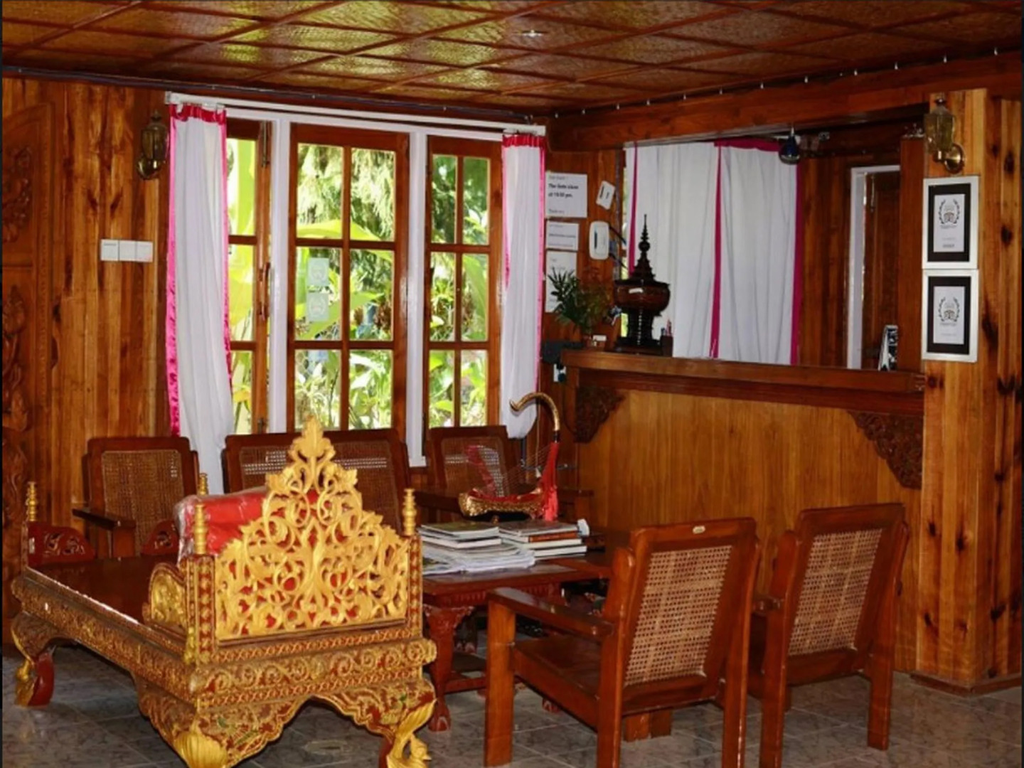 Golden Empress Hotel