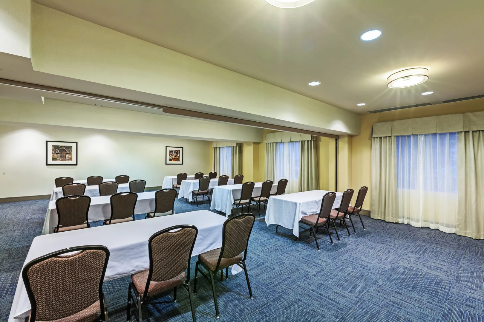 Holiday Inn Express & Suites Eagle Pass by IHG