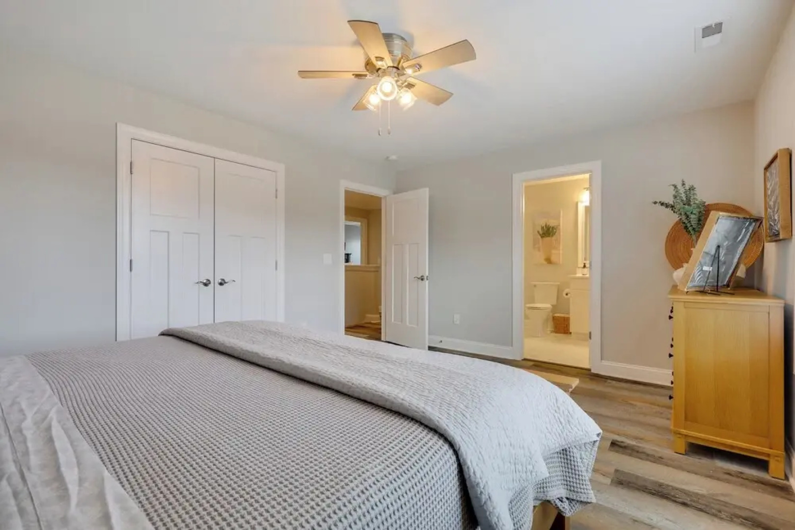 Spacious Home w/ Screened Patio in Wilmington!