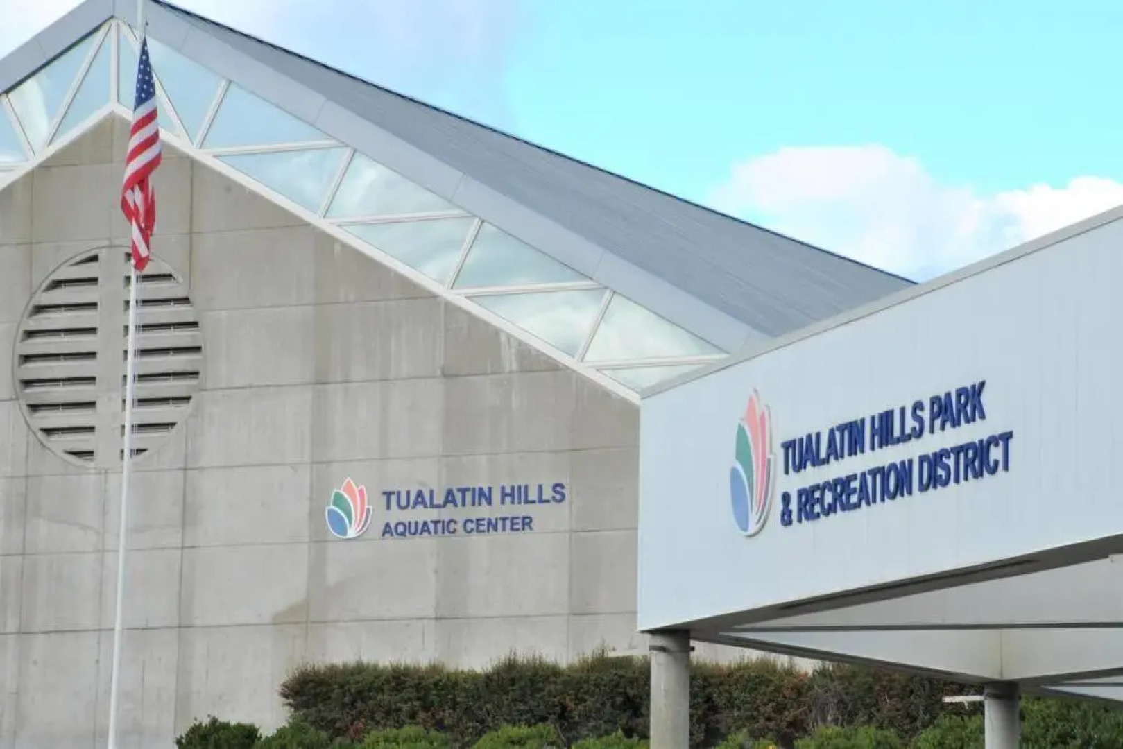 Huge Bdrms on main-Charming vacation home for 19