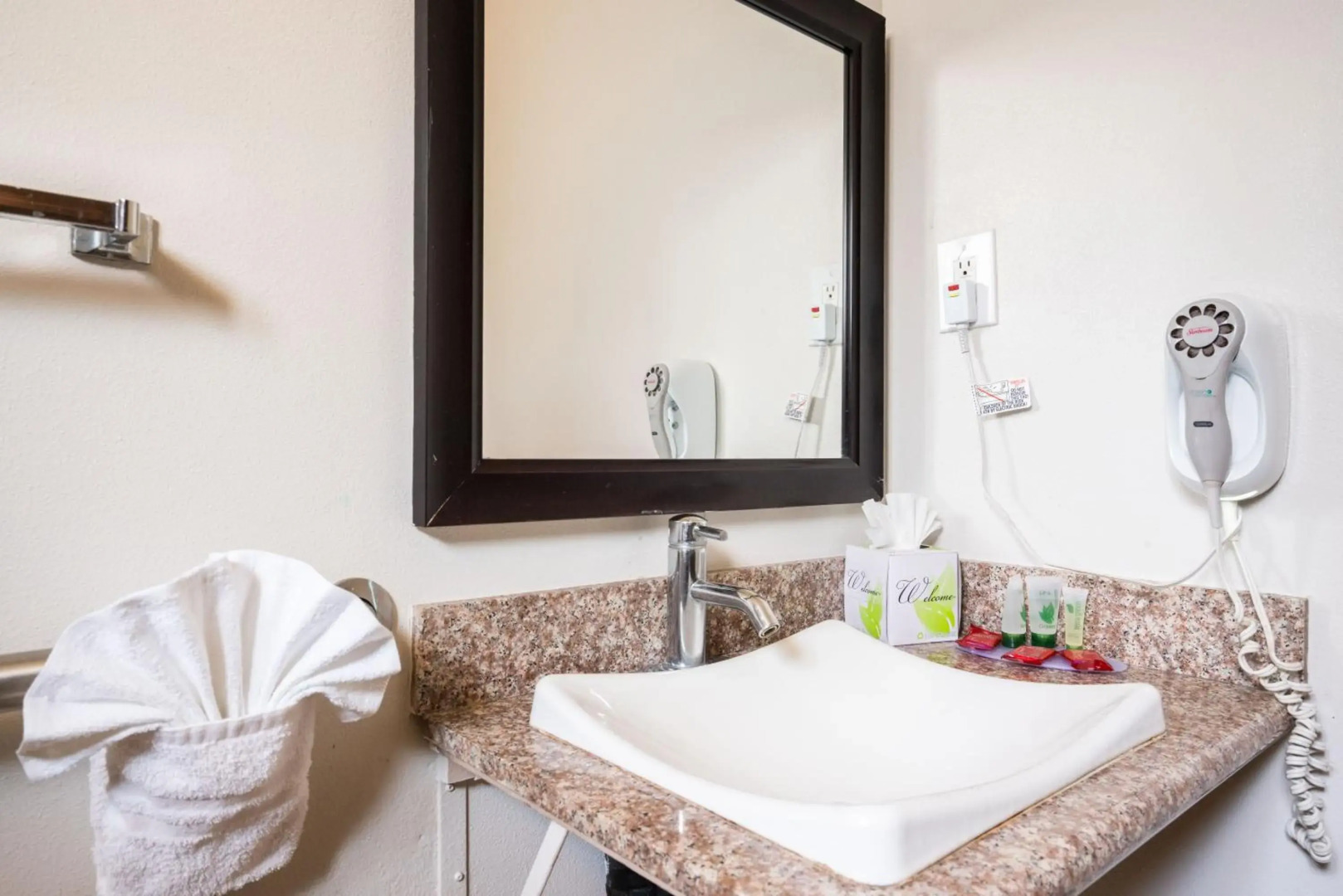 Solaire Inn & Suites