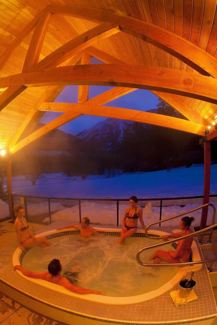 Tweedsmuir Park Lodge